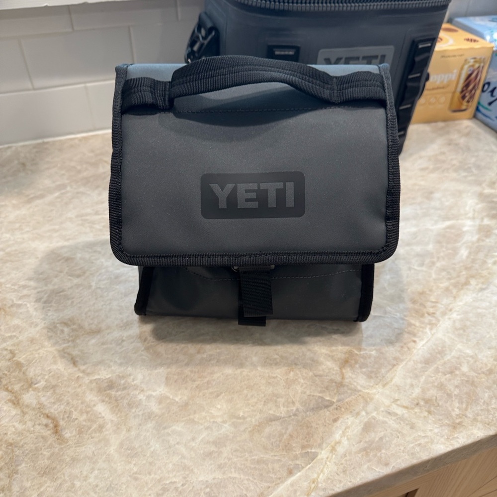 YETI Black/Gray Daytrip lunchbox